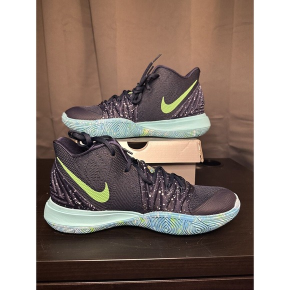 New-NIKE KYRIE 5 UFO MENS ATHLETIC SHOES BASKETBALL BLUE MID Sz 10.5 AO2918-400